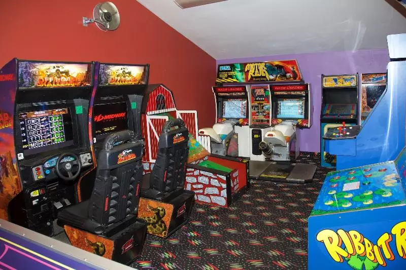 モーテル Holiday Hill Inn & Suites