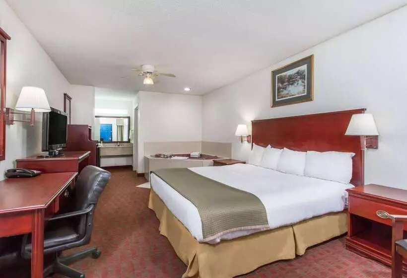 酒店 Baymont Inn & Suites