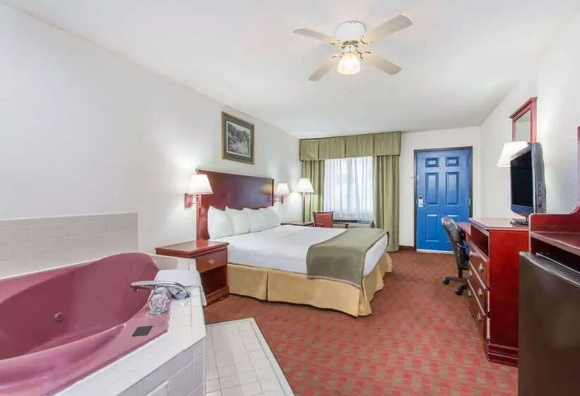 酒店 Baymont Inn & Suites