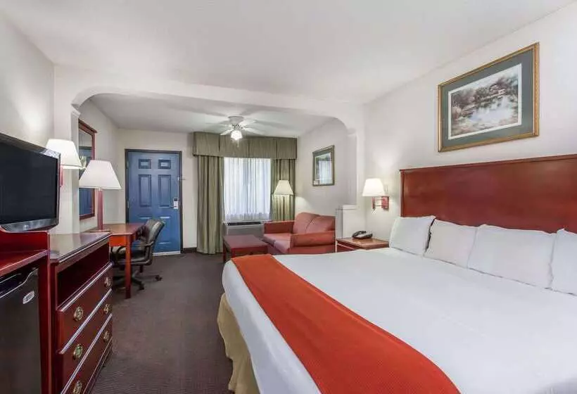 酒店 Baymont Inn & Suites