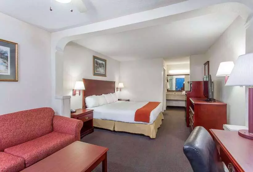 酒店 Baymont Inn & Suites