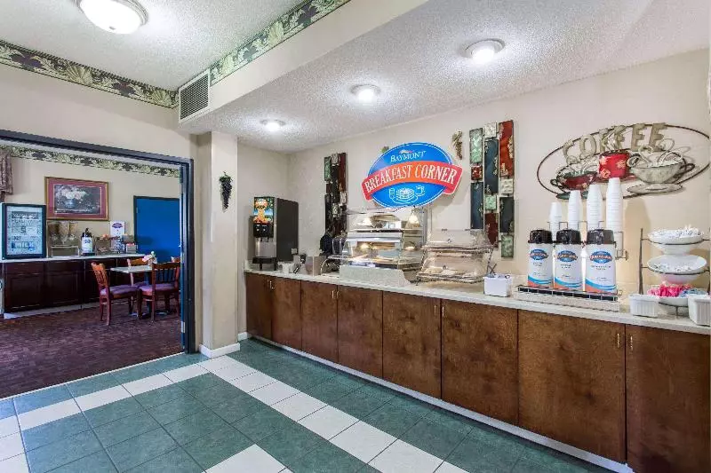 酒店 Baymont Inn & Suites