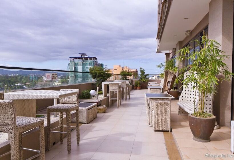 בית מלון כפרי Castle Peak