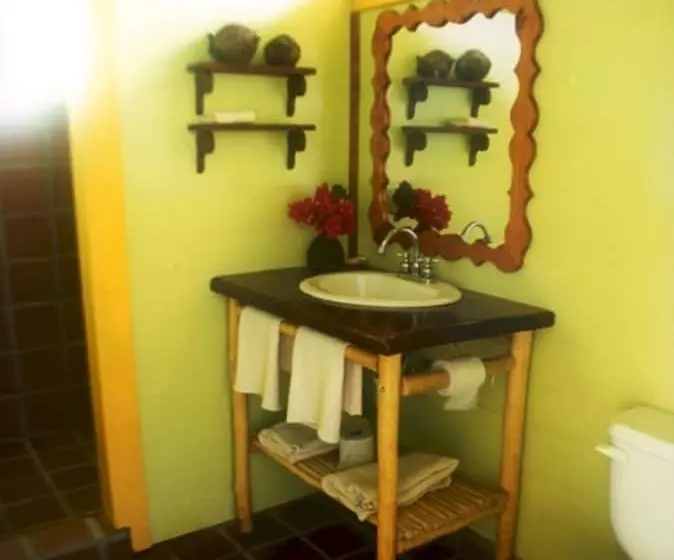 هتل Punta Caracol Acqua Lodge