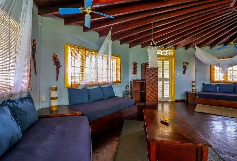 هتل Punta Caracol Acqua Lodge