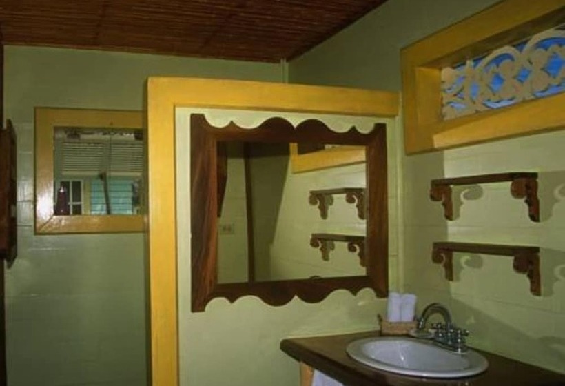 فندق Punta Caracol Acqua Lodge