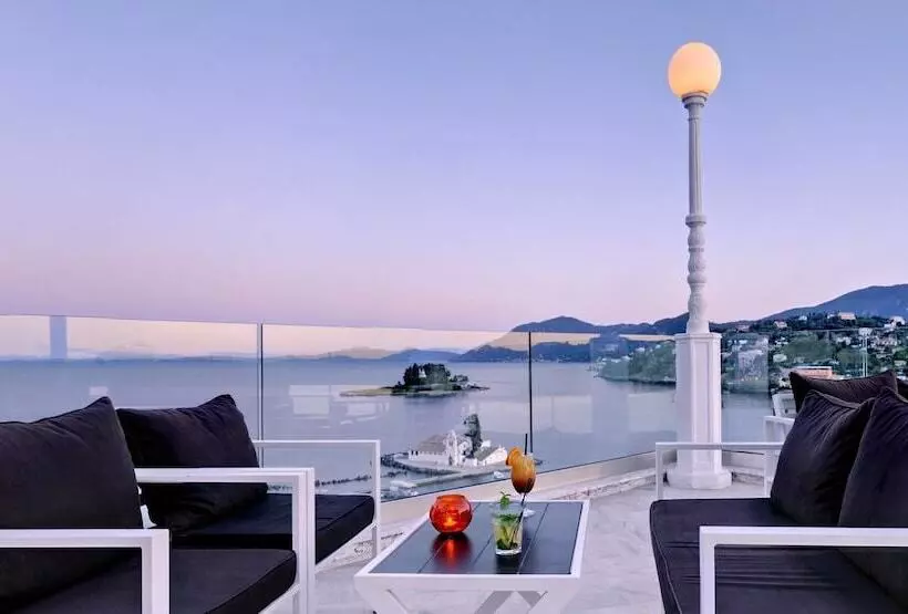 Отель The Royal