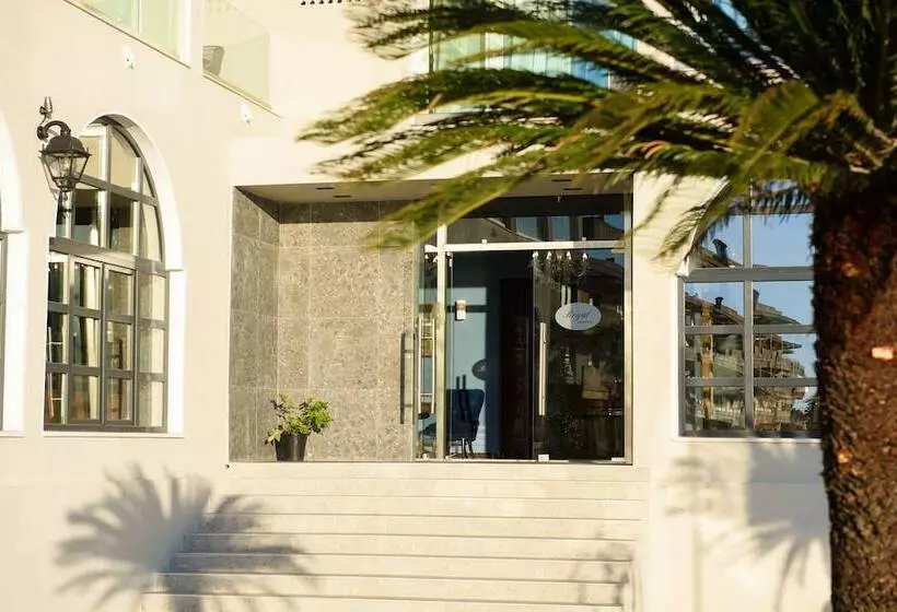 Отель The Royal