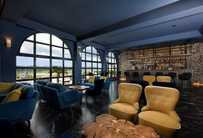 Отель The Royal