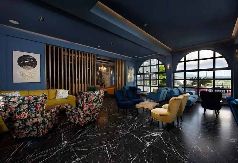 Отель The Royal