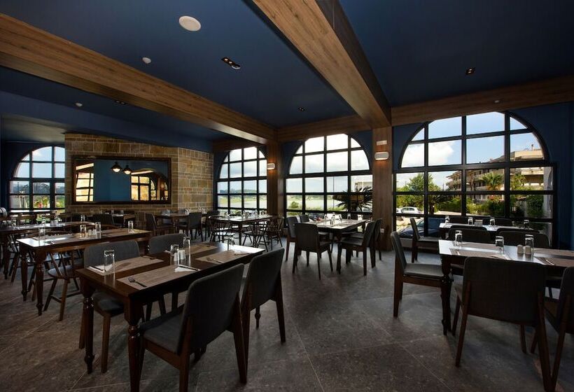 בית מלון כפרי The Royal