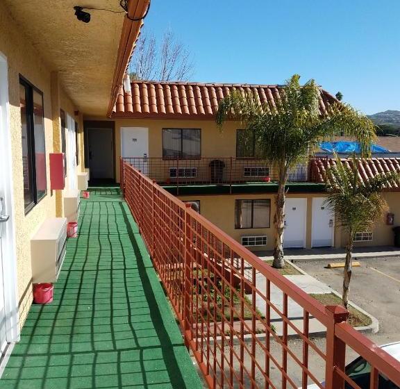 فندق Tiffany Inn Corona