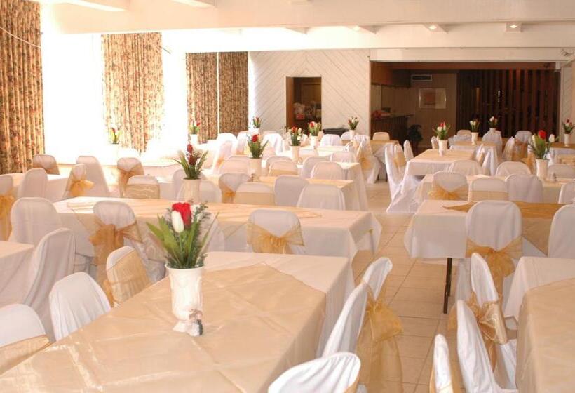 בית מלון כפרי Western Inn