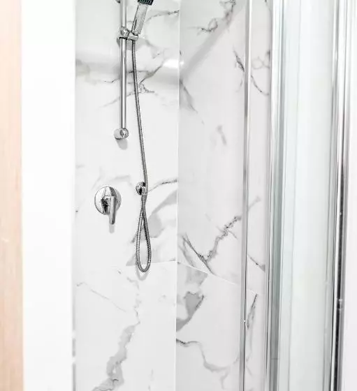 ベッドアンドブレックファースト Urban Holiday