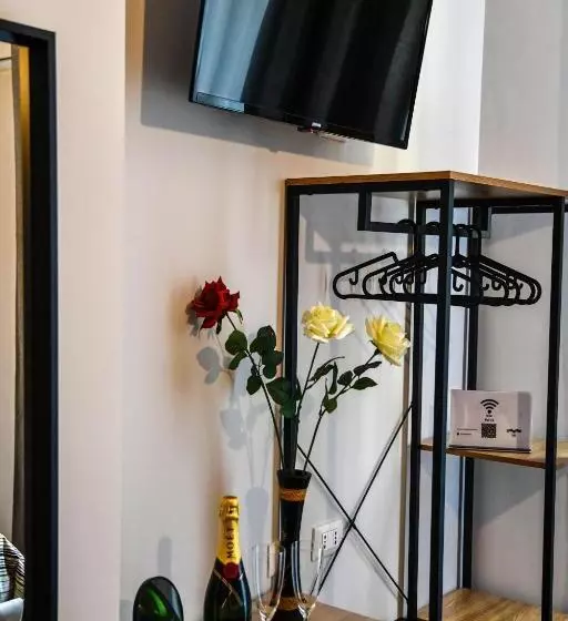 ベッドアンドブレックファースト Urban Holiday