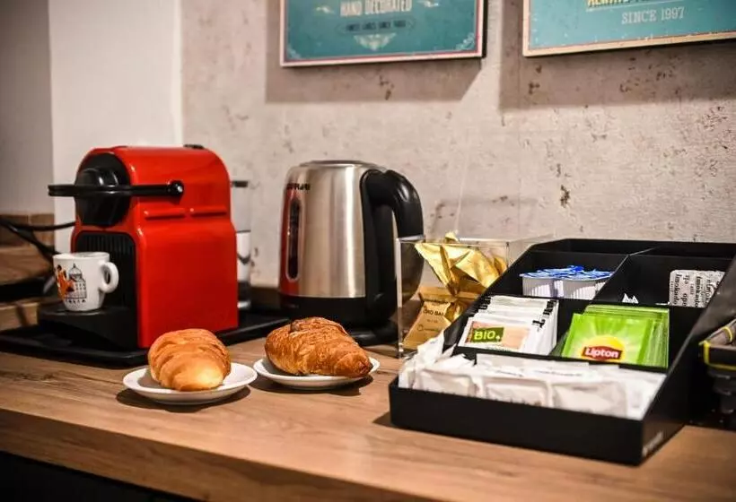 ベッドアンドブレックファースト Urban Holiday