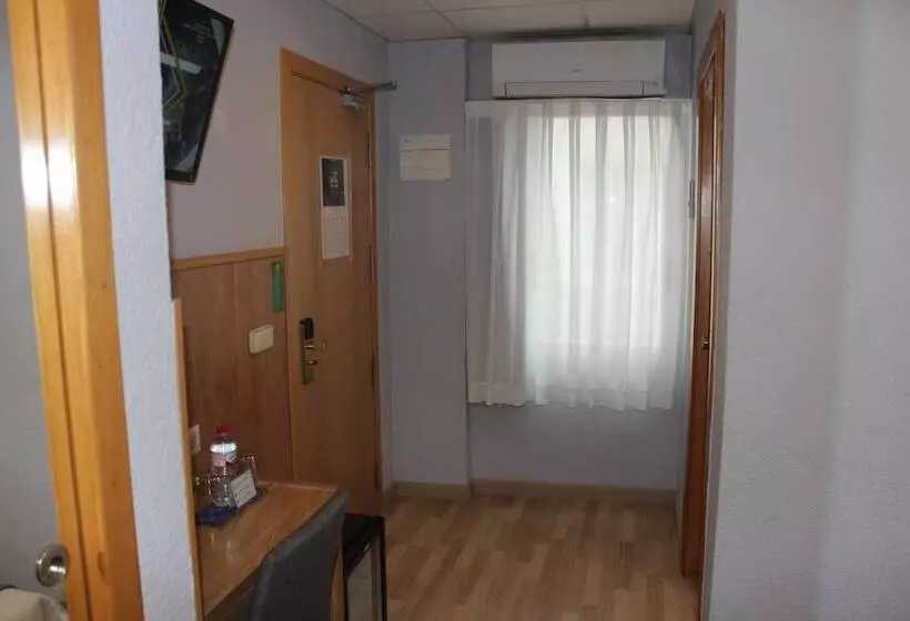 여관 Mendez Nunez Alicante