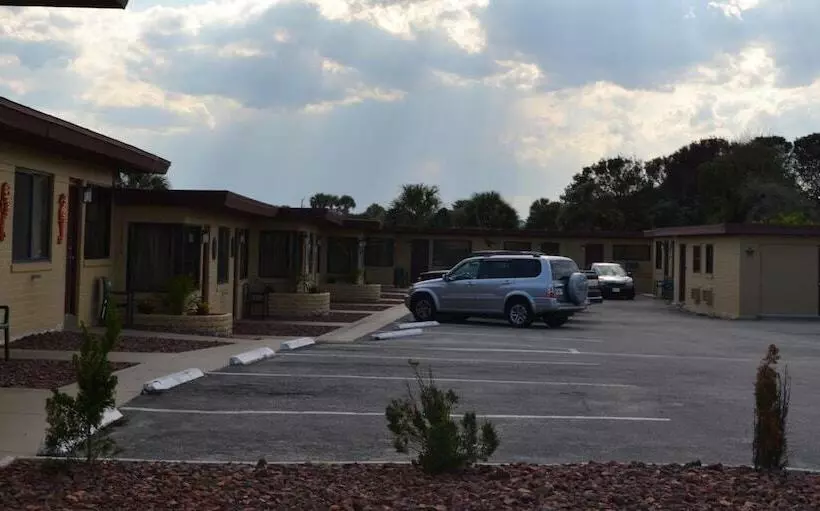 בית מלון כפרי Atlantic Economy Inn