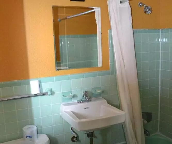 בית מלון כפרי Atlantic Economy Inn