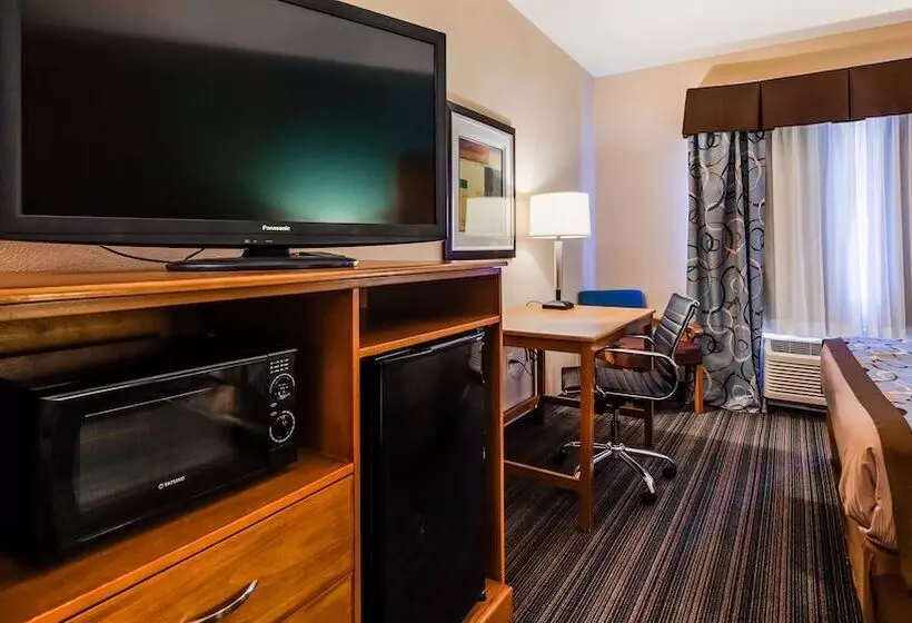 Best Western Plus Seminole Hotel & Suites