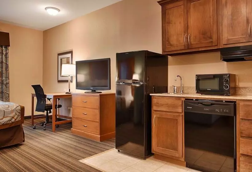 Best Western Plus Seminole Hotel & Suites