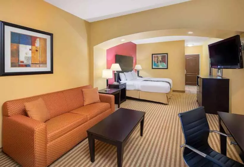 Отель La Quinta By Wyndham Atlanta Union City