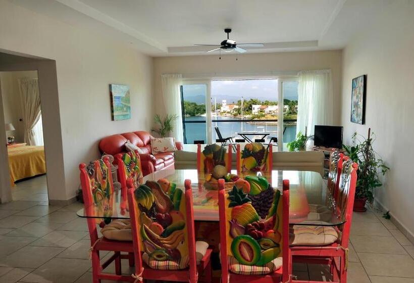 Отель Marina Banderas Suites