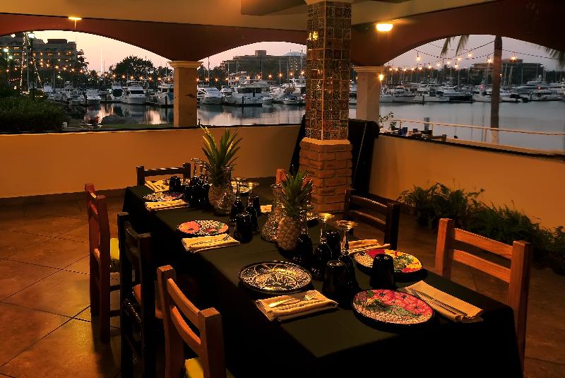 Отель Marina Banderas Suites