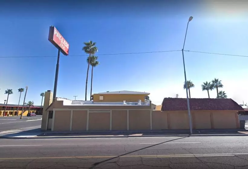 فندق Payless Inn