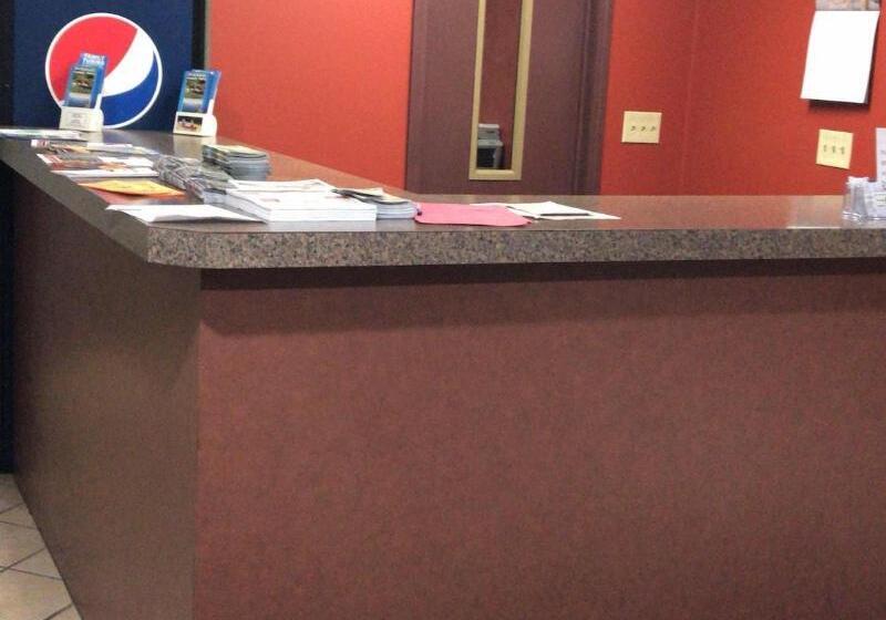 モーテル Cadillac Inn