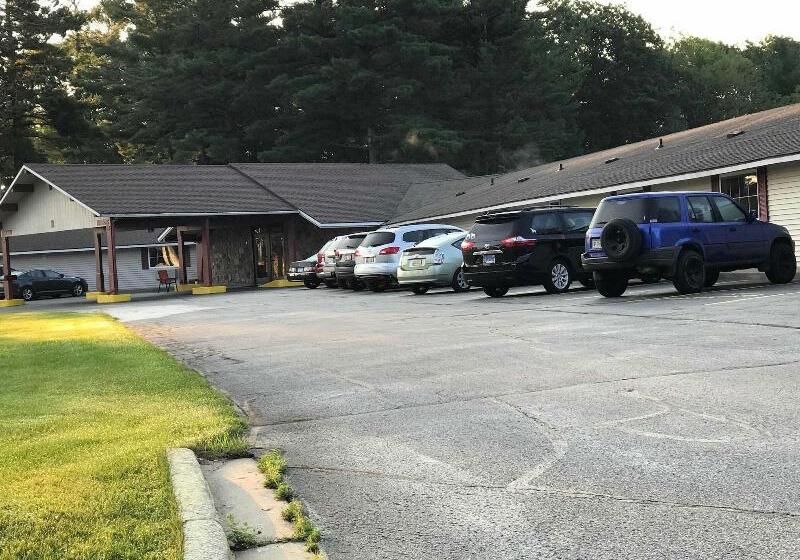 モーテル Cadillac Inn