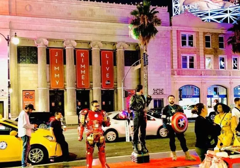 モーテル Hollywood Guest Inn