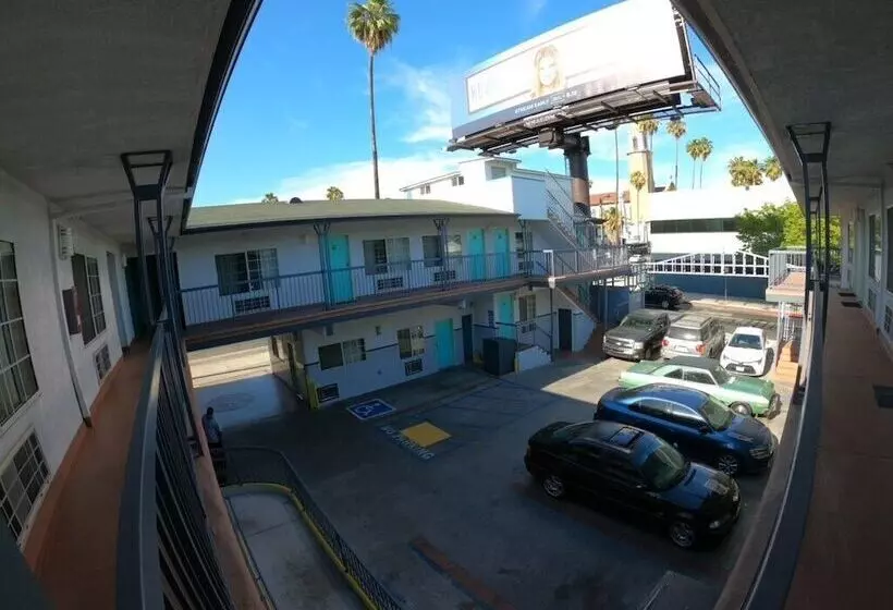 モーテル Hollywood Guest Inn