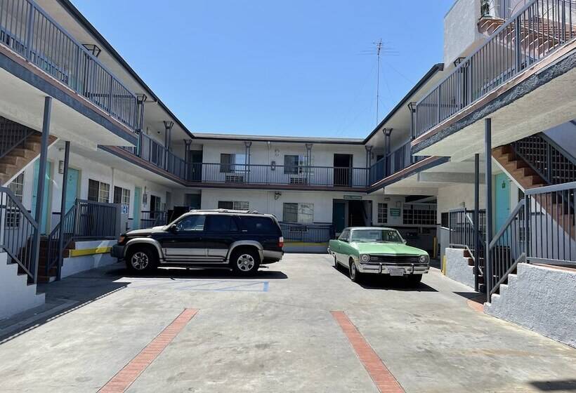 فندق على الطريق Hollywood Guest Inn
