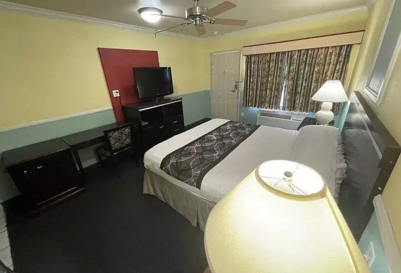 モーテル Hollywood Guest Inn