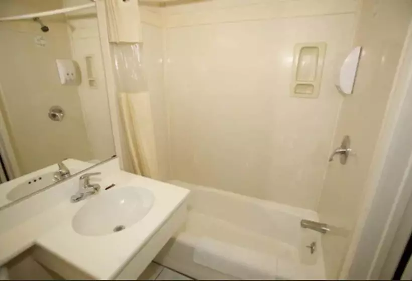 モーテル Hollywood Guest Inn