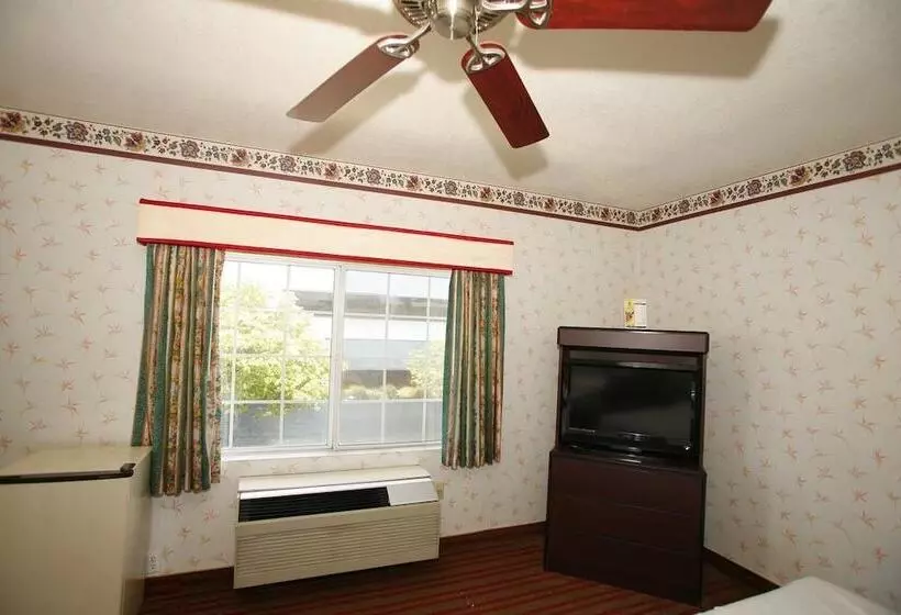 モーテル Hollywood Guest Inn