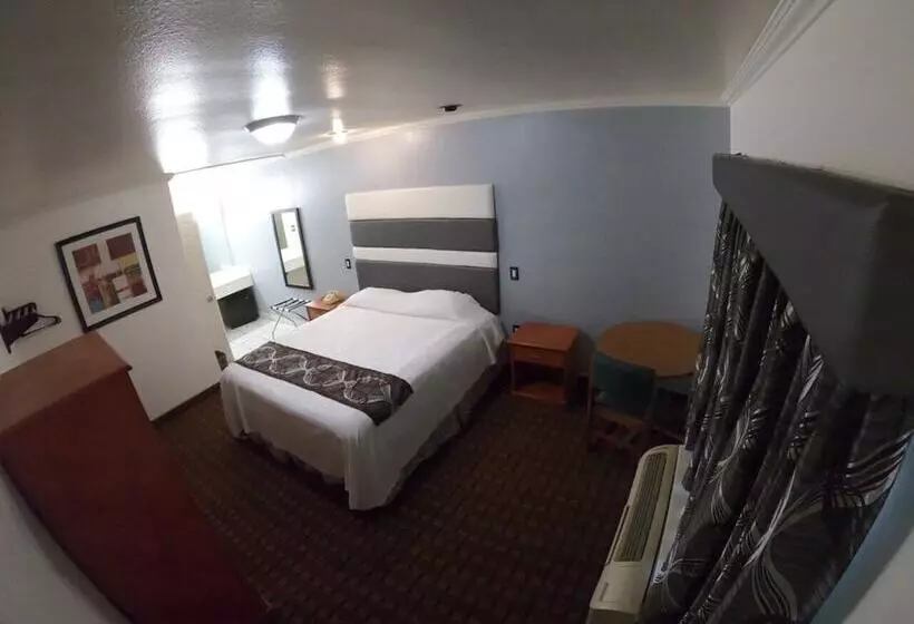 モーテル Hollywood Guest Inn