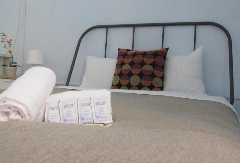 پانسیون Youth Hostel Central And Basic Drassanes