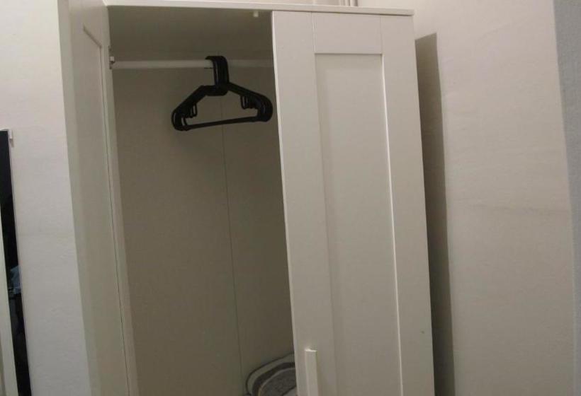 پانسیون Youth Hostel Central And Basic Drassanes