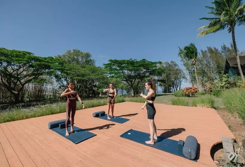 אתר נופש Lumeria Maui, Educational Retreat Center