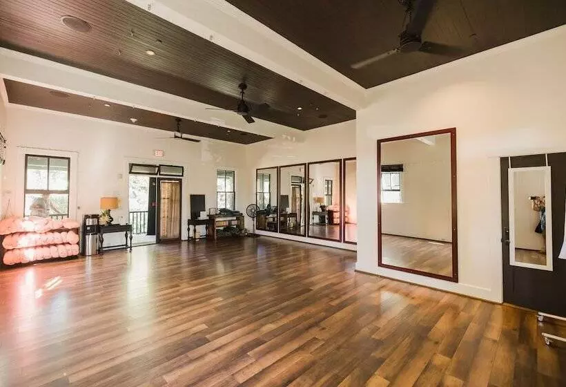 אתר נופש Lumeria Maui, Educational Retreat Center