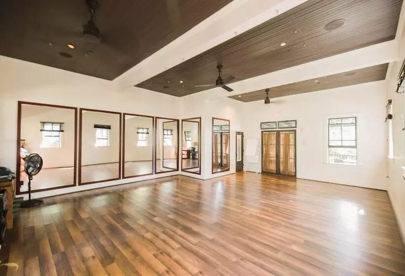 אתר נופש Lumeria Maui, Educational Retreat Center