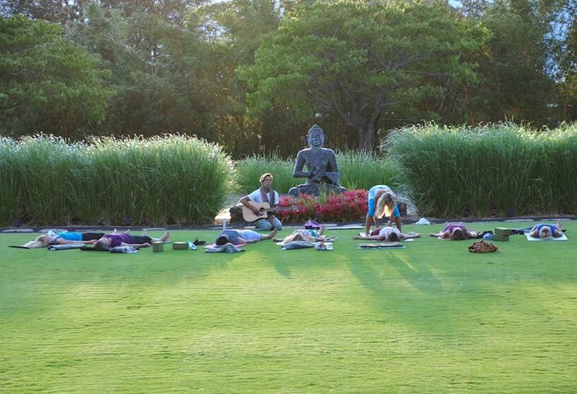 리조트 Lumeria Maui, Educational Retreat Center