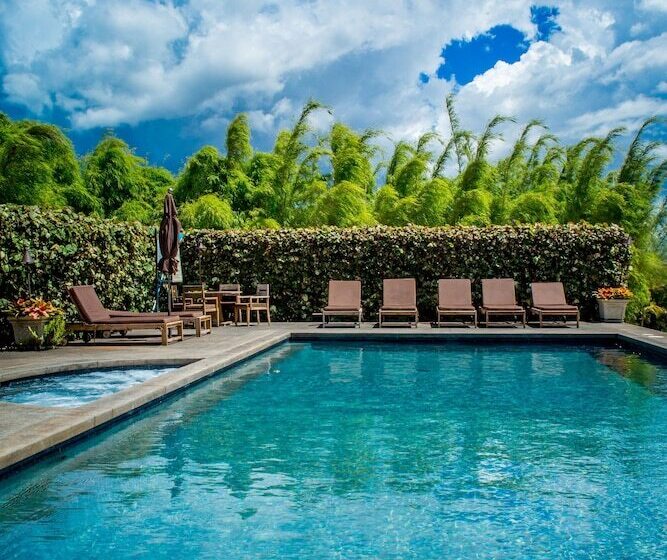 אתר נופש Lumeria Maui, Educational Retreat Center