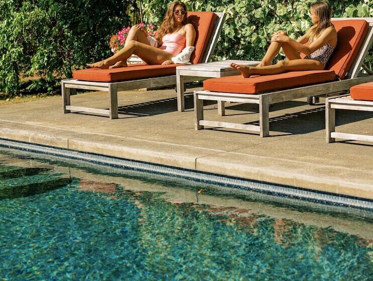 אתר נופש Lumeria Maui, Educational Retreat Center