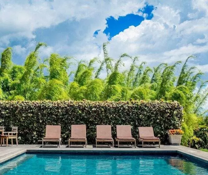 אתר נופש Lumeria Maui, Educational Retreat Center