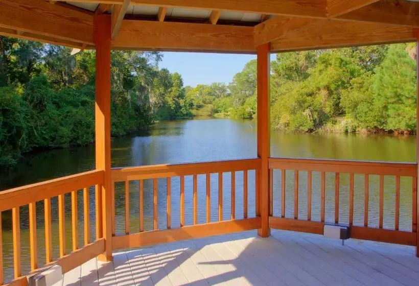 Waterside By Spinnaker Resorts