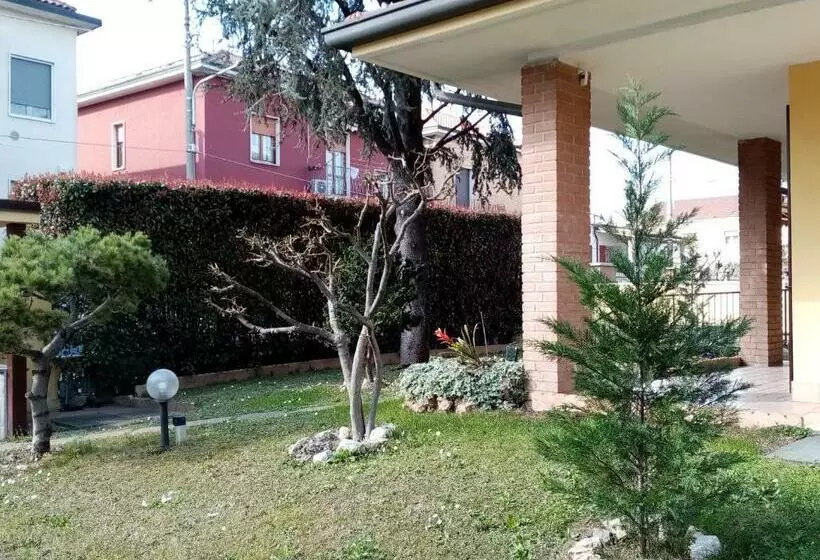B&b Accogliente A Due Passi Dal Metrò Di Milano   Casa Adriana