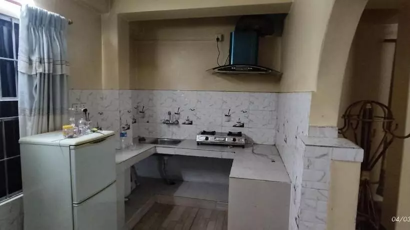تختخواب و صبحانه Jungle Front Lodge